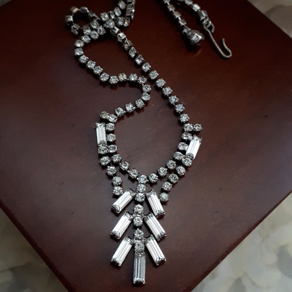 Vintage silver tone, clear rhinestones short lengt - Picture 2 of 10